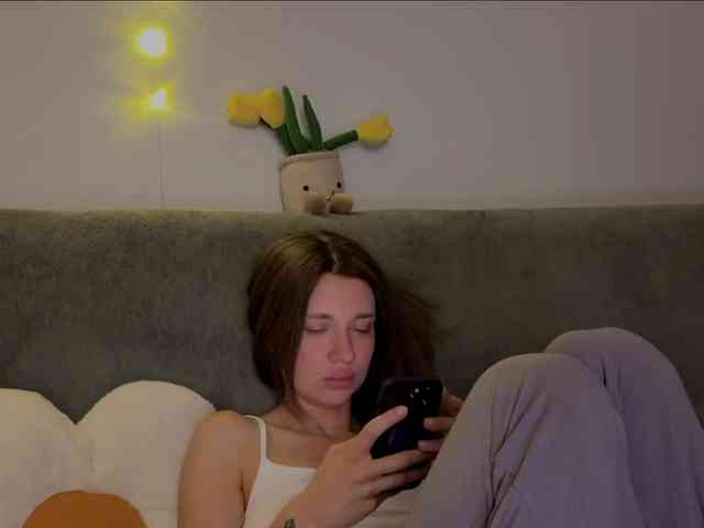 KiraLeo webcam