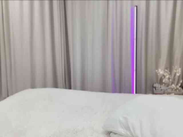 KiraLeo webcam