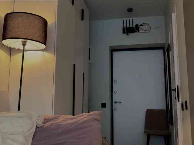 KiraLeo webcam