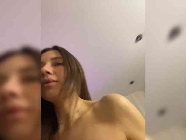 KiraLeo webcam