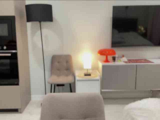 KiraLeo webcam