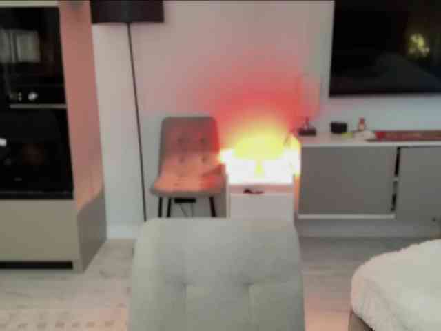 KiraLeo webcam