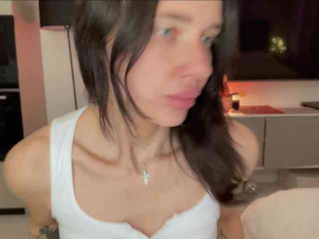 KiraLeo webcam