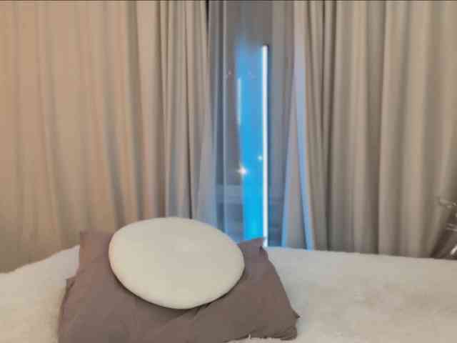 KiraLeo webcam