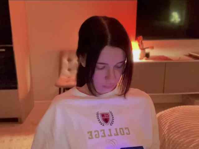 KiraLeo webcam