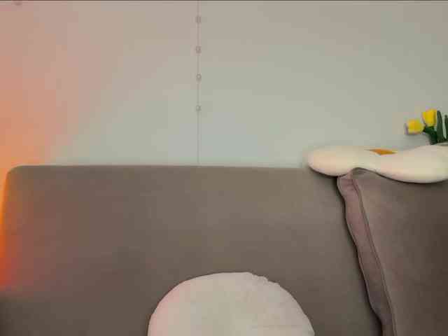 KiraLeo webcam