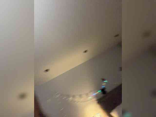 KiraLeo webcam
