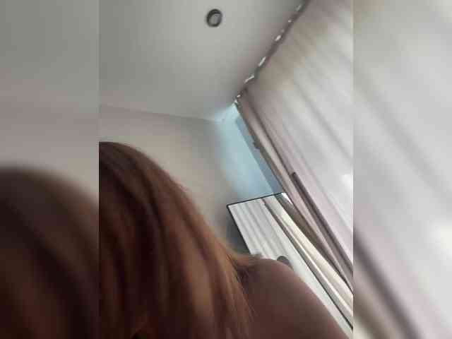 KiraLeo webcam