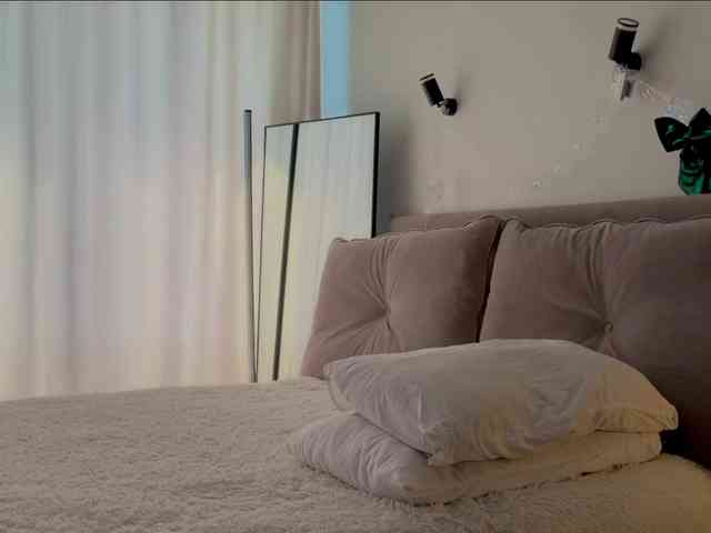 KiraLeo webcam