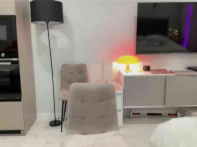 KiraLeo webcam