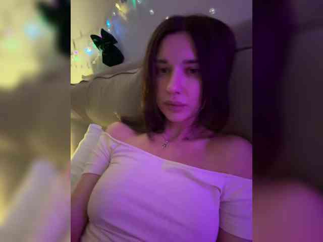 KiraLeo webcam
