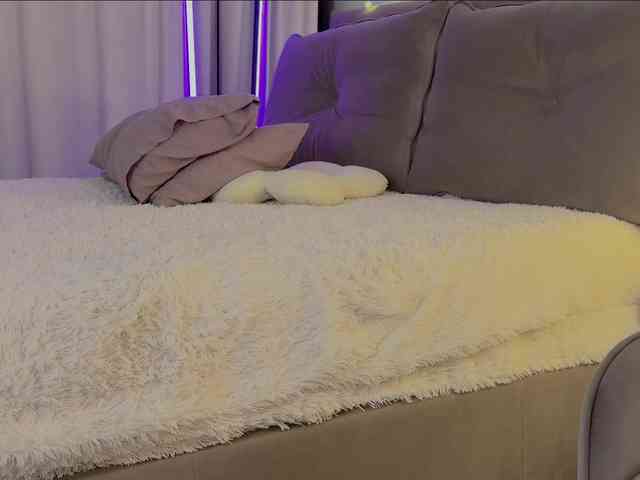 KiraLeo webcam