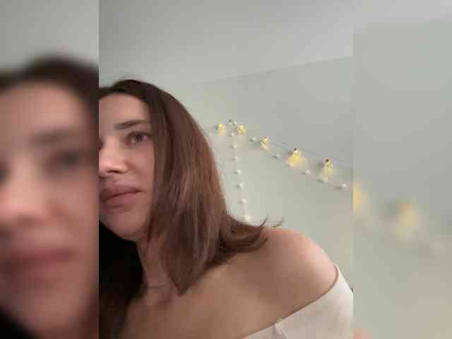 KiraLeo webcam