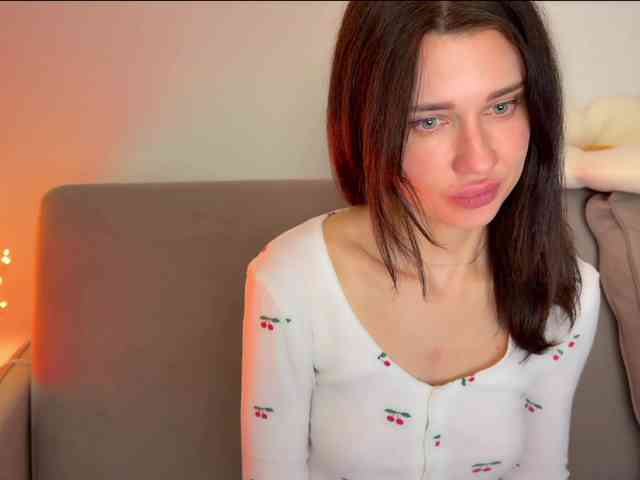 Модель: KiraLeo