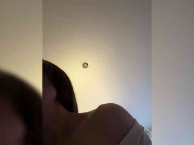 KiraLeo webcam