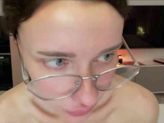 KiraLeo webcam