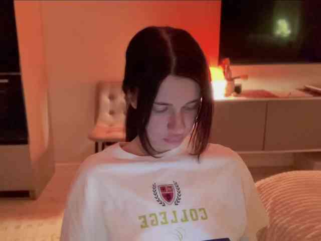 KiraLeo webcam
