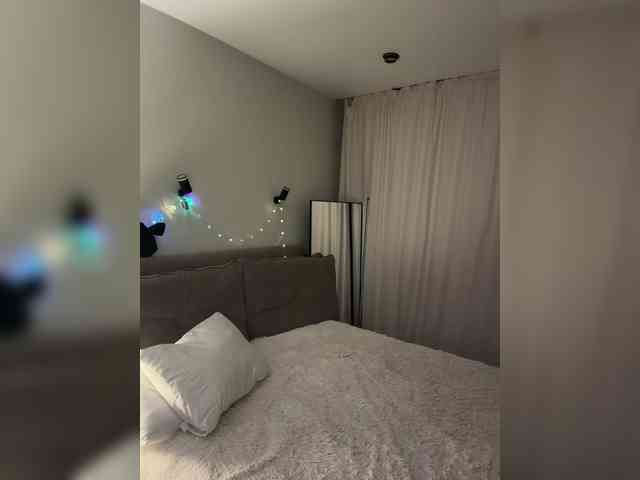 KiraLeo webcam