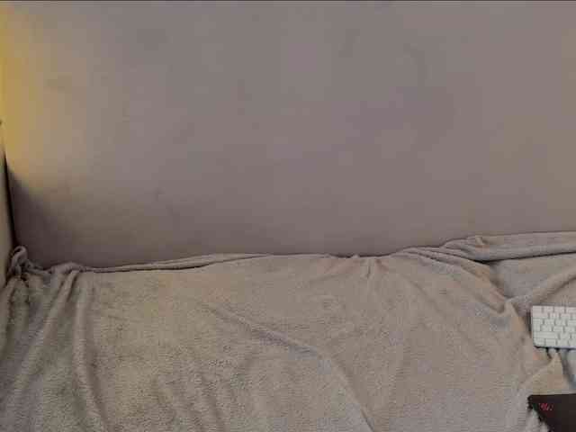 KiraLeo webcam