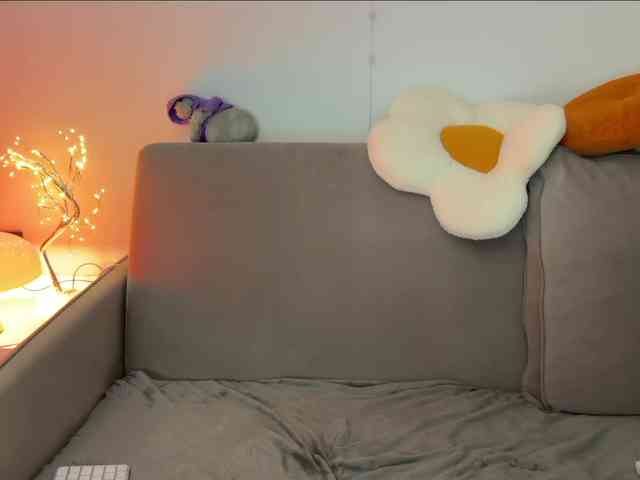 KiraLeo webcam