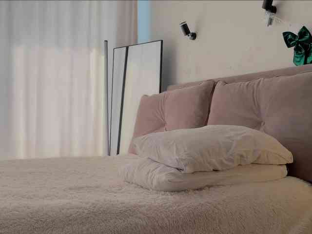 KiraLeo webcam