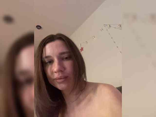 KiraLeo webcam