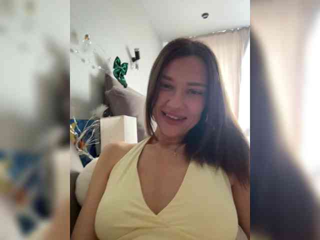 KiraLeo webcam