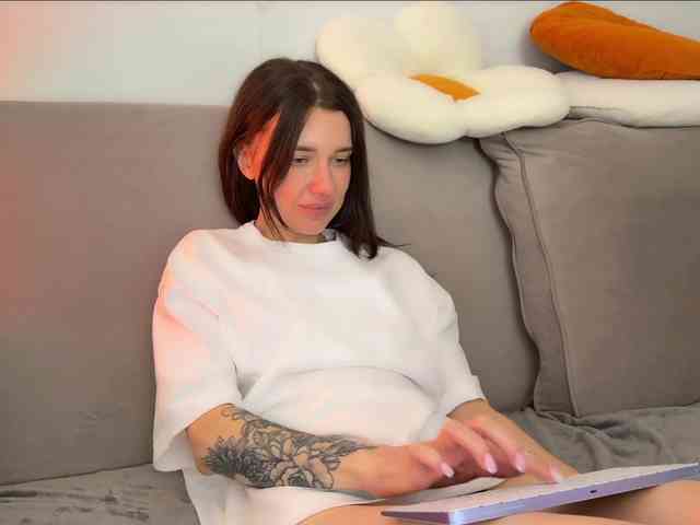 KiraLeo webcam