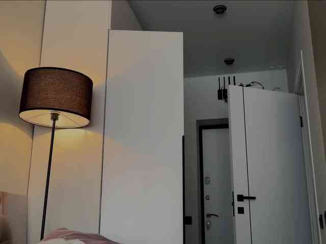 KiraLeo webcam