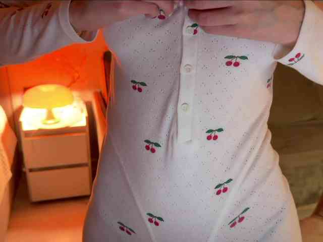 KiraLeo webcam
