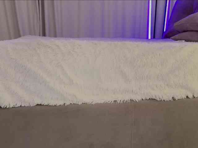 KiraLeo webcam
