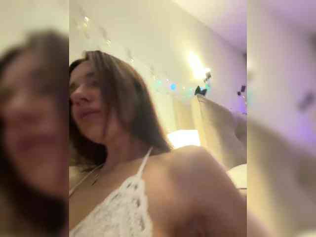 KiraLeo webcam