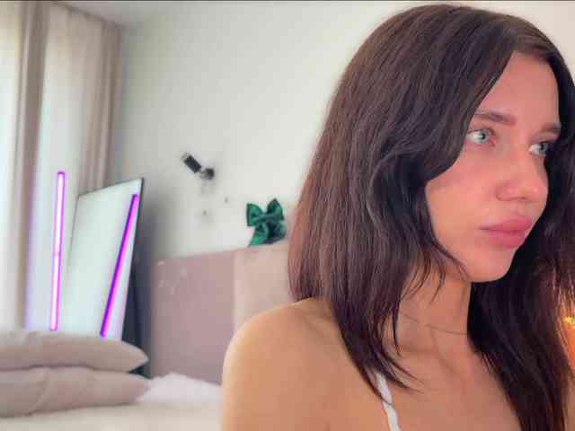 KiraLeo webcam