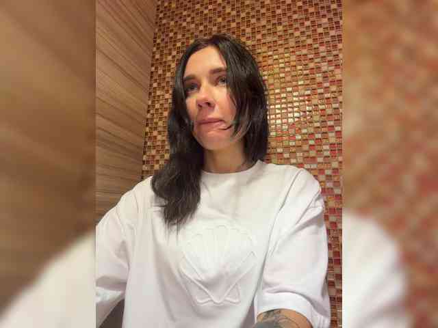 KiraLeo webcam