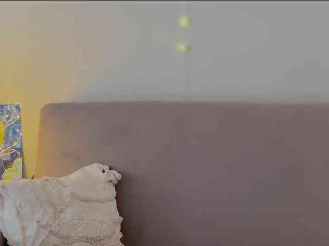KiraLeo webcam