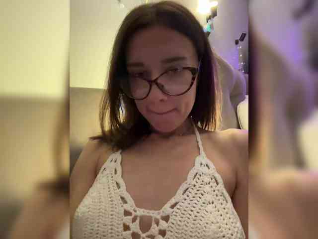 KiraLeo webcam