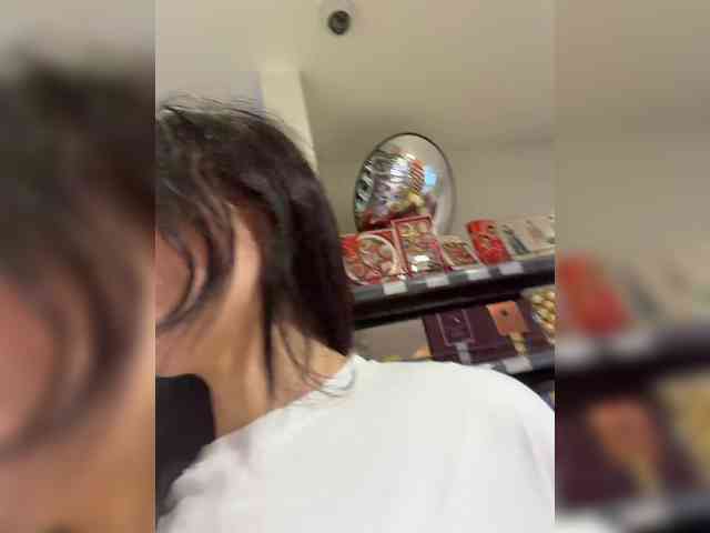 KiraLeo webcam