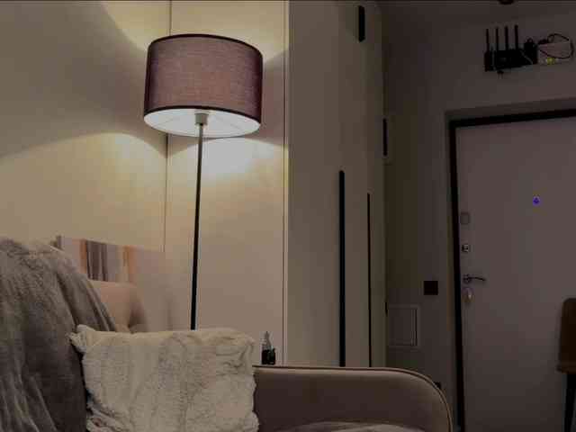 KiraLeo webcam