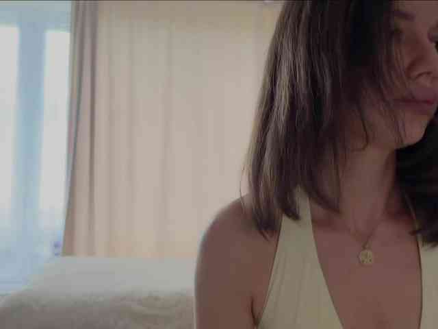KiraLeo webcam