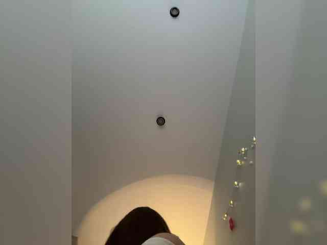 KiraLeo webcam