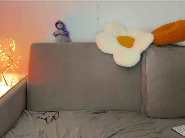 KiraLeo webcam