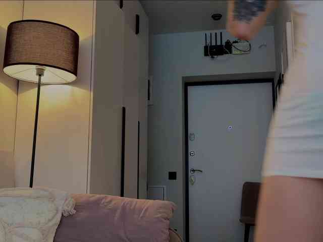 KiraLeo webcam