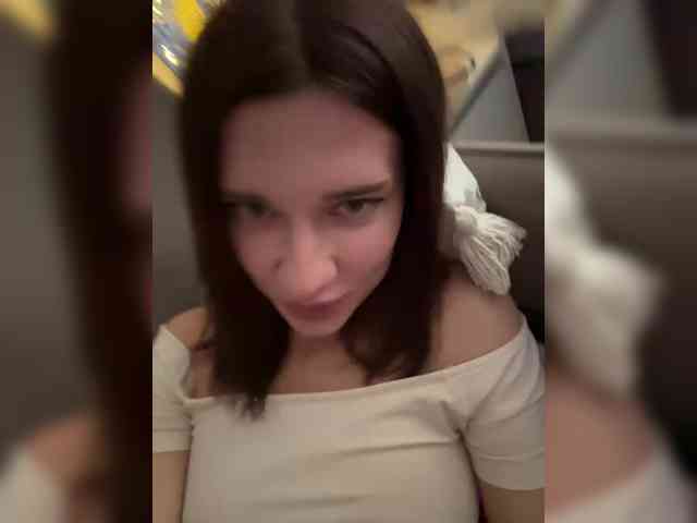 KiraLeo webcam