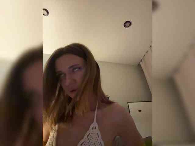 KiraLeo webcam