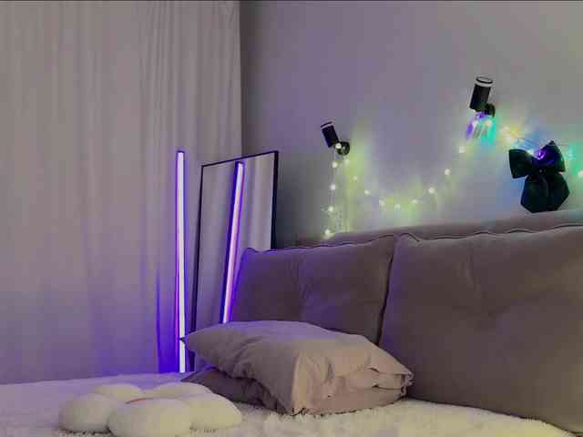 KiraLeo webcam