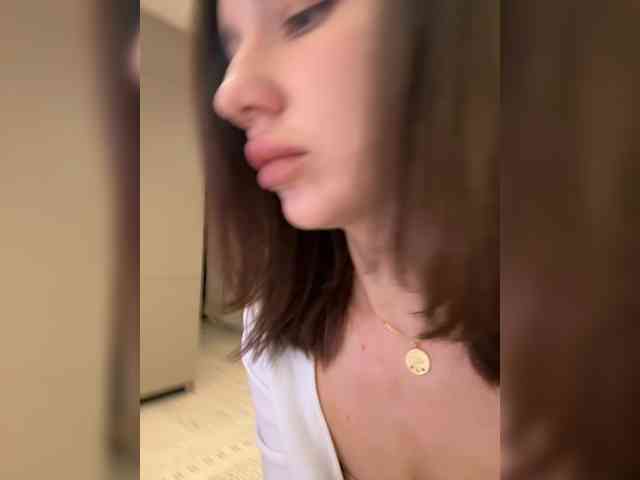 KiraLeo webcam