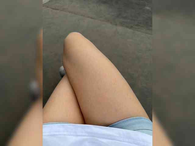 KiraLeo webcam