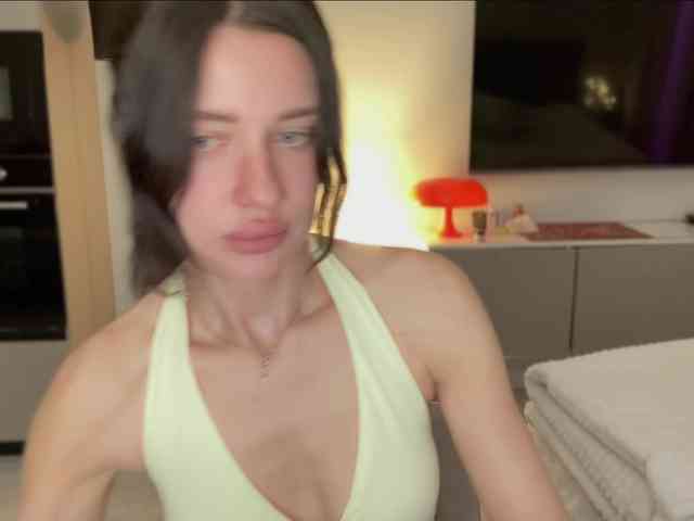KiraLeo webcam