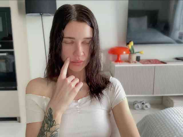 KiraLeo webcam