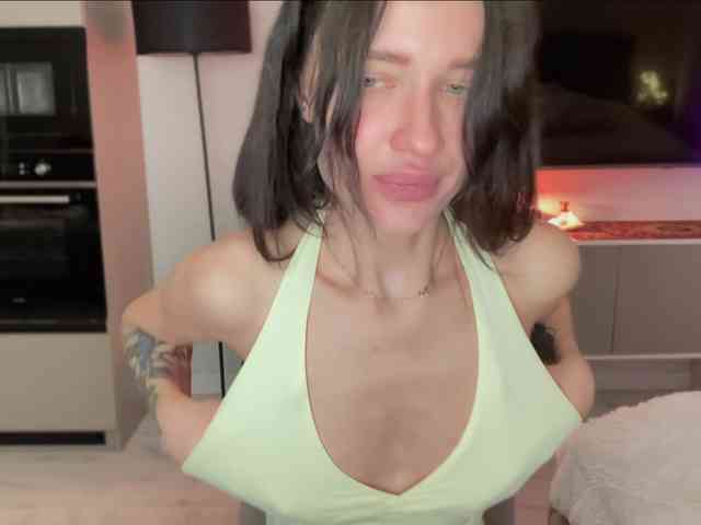 KiraLeo webcam